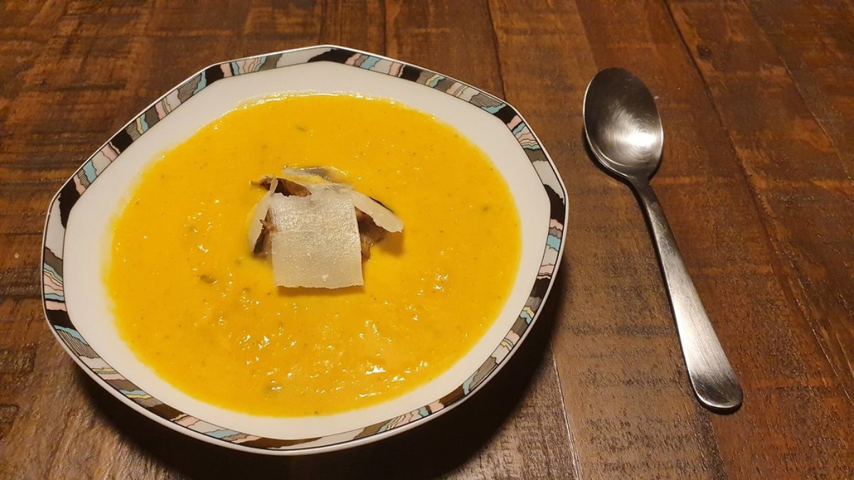 Lee más sobre el artículo Crema de calabaza asada: receta fácil y trucos para que quede fina