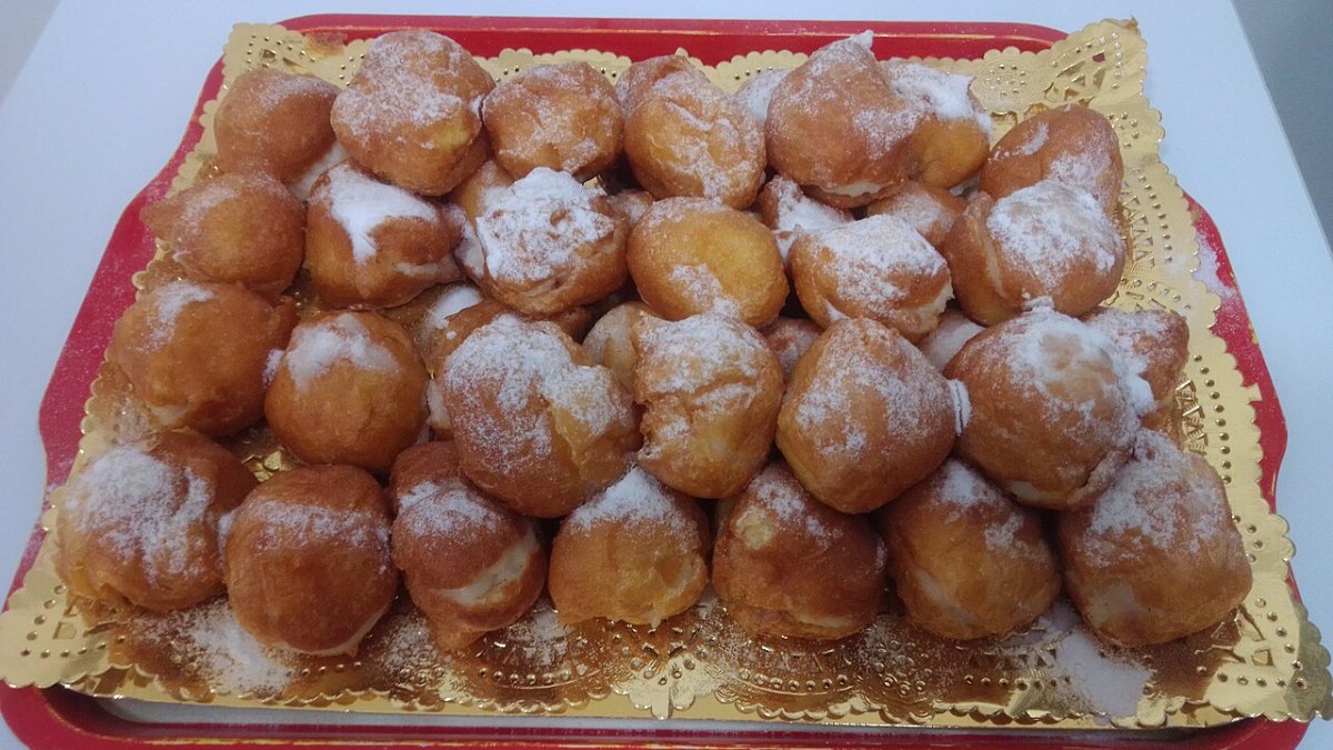 Lee más sobre el artículo Huesos de santo y buñuelos de viento: los dulces de Todos los Santos